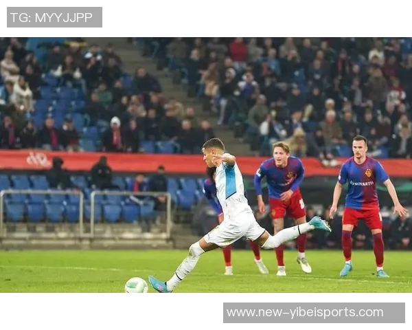 纽卡球迷与马赛当地球迷发生冲突部分人紧急躲入酒吧避难